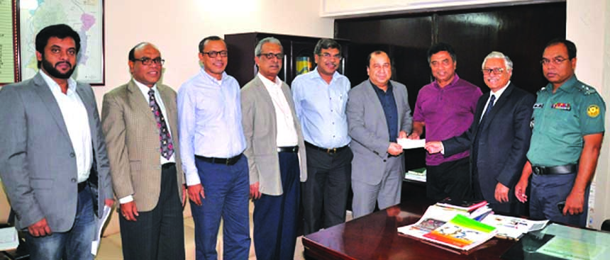 Humayun Kabir, Chairman of the Board of Directors of Modhumoti Bank Limited handing over a cheque for Tk 15 lakh to Annisul Huq, Mayor of Dhaka North City Corporation in the city on Wednesday. Managing Director of the bank Md. Mizanur Rahman was present