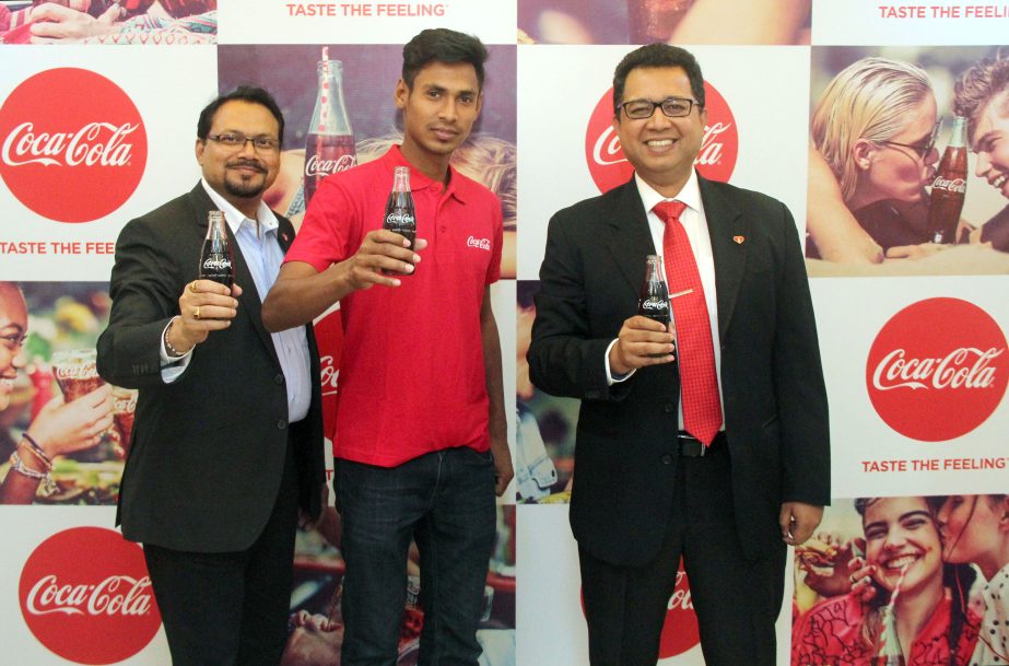 Mustafizur Rahman with the high officials of Coca-Cola Bangladesh at the Coca-Cola's country office in the city's Gulshan on Wednesday.