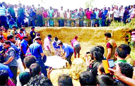 Police recovering the body of four missing kids from a sand field at Bahubol in Habiganj on Wednesday.