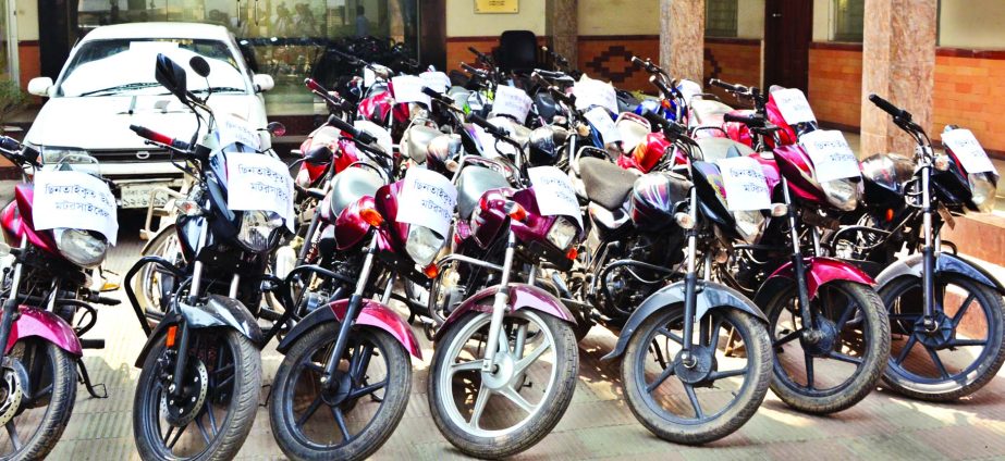 DB police on a special drive arrested six gangsters from different areas in N'ganj and Khagrachhari and recovered 13 motorcycles and a private car from their possession on Wednesday.