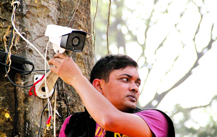 RAB man installing Close-Circuit Television (CCTV) cameras on the premises of Central Shaheed Minar on Thursday to ensure foolproof security ahead of Amar Ekushey.