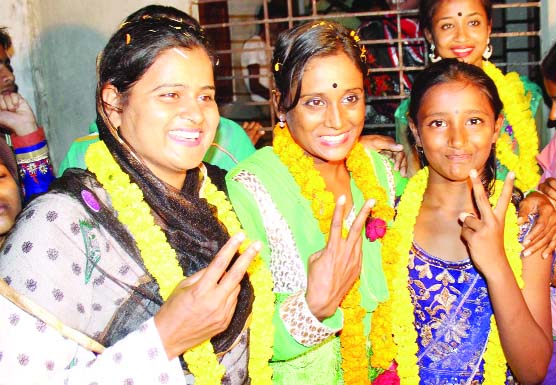 JESSORE: Golden girl Mahfuza Akhter Shila with her sisters after reception in Jessore yesterday.