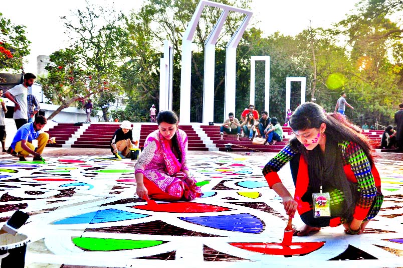 Students of Institute of Fine Arts engaged in painting â€˜Alpanaâ€™ on the premises of Central Shaheed Minar on the occasion of International Mother Language Day tomorrow.
