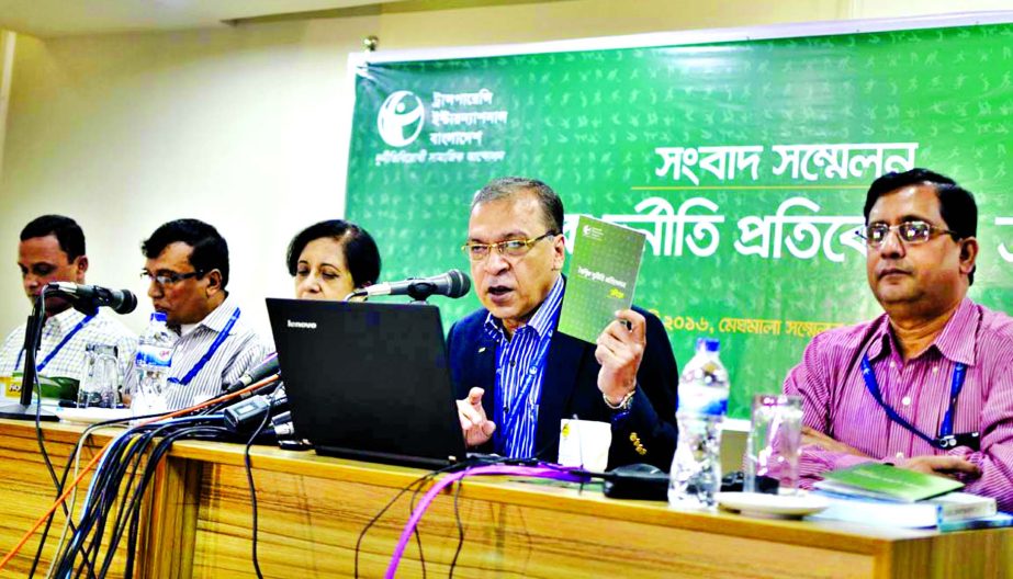 TIB Executive Director Dr Iftekharuzzaman citing the findings of Global Corruption Report on Sport 2016 at a press conference at TIB office on Tuesday.