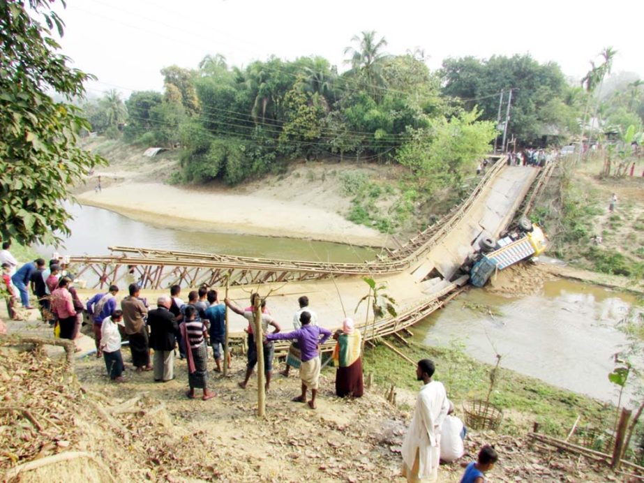 A bridge on Boangchhari to Bandarban Road was broken as a sand laden truck fallen from the bridge on Sunday. Communication between Bongchhari to Bandarban has been disrupted till Wednesday.