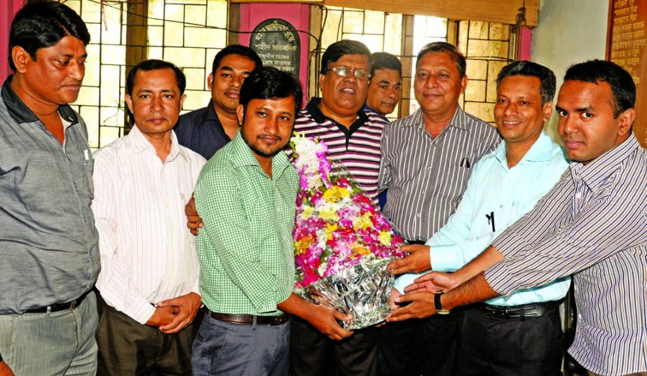 Leaders of IT Journalists' Association greeted newly elected President of DUJ Shaban Mahmud by presenting bouquet at the Jatiya Press Club on Thursday.