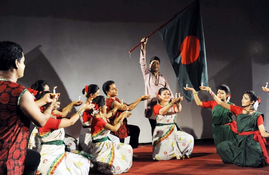 Staging a dance drama 'Alor Pothojatri' on the concluding day of a 3-day long international conference on life, language and culture titled "Know the Neighbours" at Gono Bishwabidyalay on the occasion of 21st February and International Mother Language