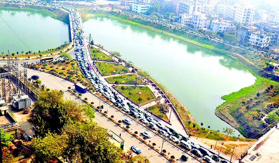 City's scenic beauty of Hatirjheel Project witnesses an appalling situation as severe traffic gridlock from all directions has become a regular phenomenon. This photo was taken from the sightseeing area of the Project on Monday.