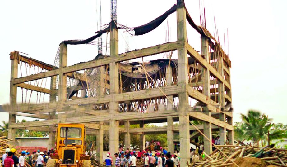 About 10 workers were injured after a roof collapses of under-construction chemical factory at Sreepur area in Gazipur on Wednesday.