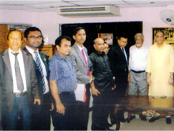 Newly- elected executives of Chittagong Tax Lawyers' Association made a courtesy call with State Minister for Land Alhaj Saifuzzaman Chowdhury Javed recently.