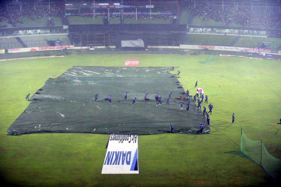 The start of the eagerly anticipated Asia Cup final between Bangladesh and India has been delayed due to a sudden, freak hailstorm that swept through the capital with barely an hour to go before the scheduled start of the match.