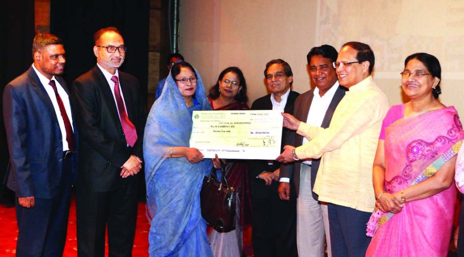 Bangladesh Bank Governor Dr Atiur Rahman, handing over a cheque of Tk. 2.0 million to Helena Akhter, a SME woman entrepreneur of Islami Bank at BBTA, Dhaka on Wednesday. Nazneen Sultana, Deputy Governor, Nirmal Chandra Bhakta, Executive Director, Banglade