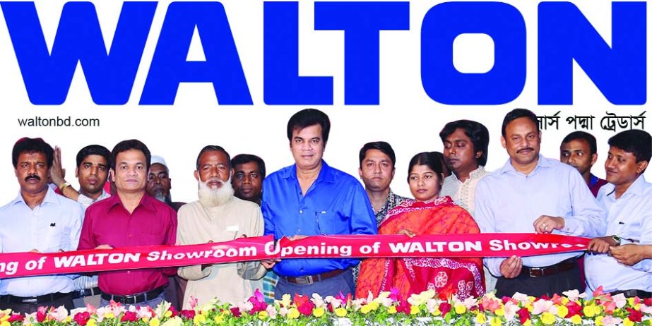 Walton Brand Ambassador and film actor Ilias Kanchan, inaugurating Exclusive Showroom at Paglapir Bazar, Rangpur recently. Monirul Haque Mona, Sr Assistant Director, Marketing, Walton, Nasima Zaman Bobi, Chairman, Sadar Upazila, Rangpur, Md Shafiqul Islam