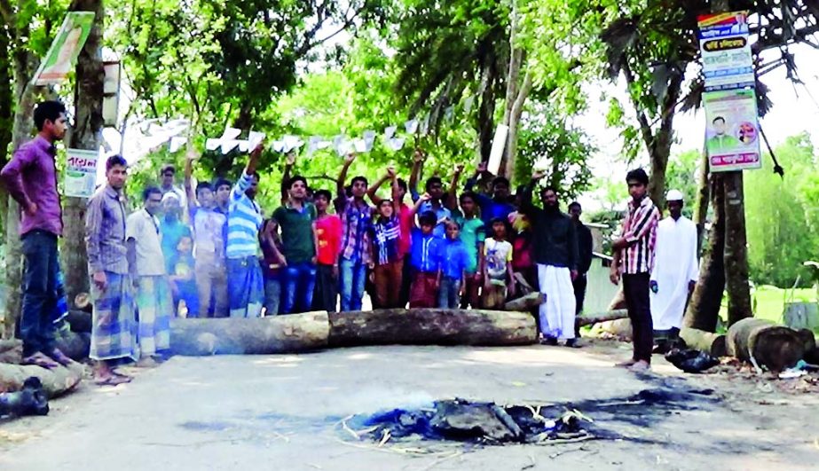 PATUAKHALI: Locals blockade Patuakhali- Baufal Road protesting killing of Ashraf Fakir, President, Sechchhasebak League, Adabaria Union on Tuesday.