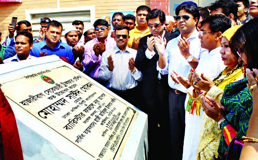 Dhaka South City Corporation Mayor Sayeed Khokon and Barrister Fazle Noor Taposh, MP along with others offering Munajat after inaugurating Secondary Transfer Station in the city's Hazaribag on Wednesday.