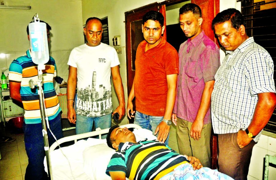 Injured Sergeant of Sutrapur Thana Police Wadud being given first aid in the city's National Hospital on Thursday.