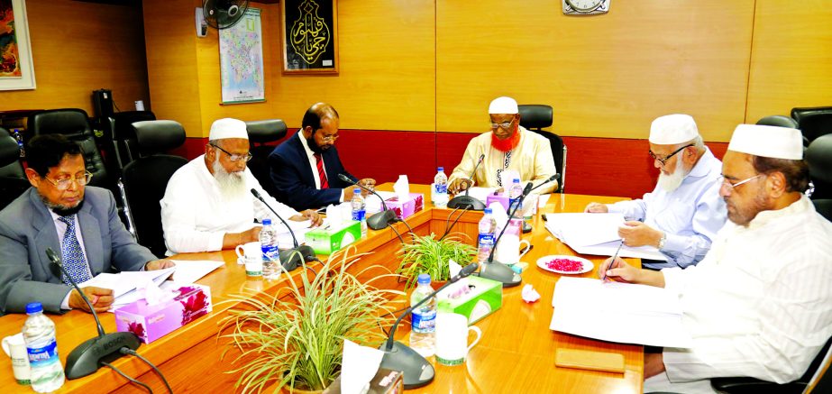 Abdul Malek Mollah, Vice Chairman of the Committee presiding over the 526th Executive Committee Meeting of the Board of Directors of Al-Arafah Islami Bank Limited at the Board Room of the Bank on Thursday. Managing Director Md. Habibur Rahman and other Ex