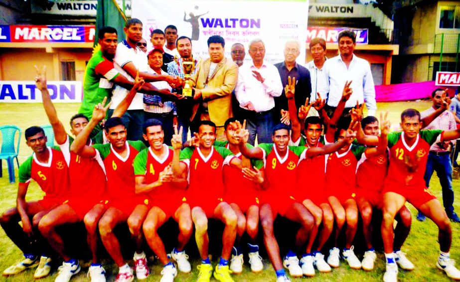 Bangladesh Army, the champions of the Walton Independence Day Volleyball Competition with the trophy and the guests and the officials of Bangladesh Volleyball Federation pose for a photo session at the Dhaka Volleyball Stadium on Sunday.