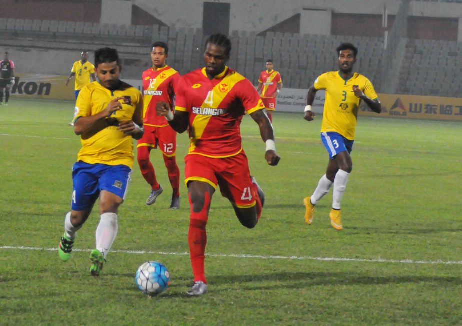 A moment of the match of the AFC Cup Football between Selangor FA of Malaysia and Sheikh Jamal Dhanmondi Club Limited of Bangladesh at the Bangabandhu National Stadium on Tuesday.