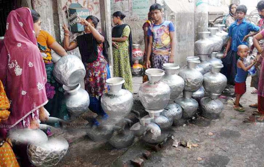 City dwellers seen waiting with jars at a city water hydrant for taking supply water as the water crisis has taken a serious turn in the port city for the last few days from the very beginning of summer season. The picture was taken yesterday from Thwta