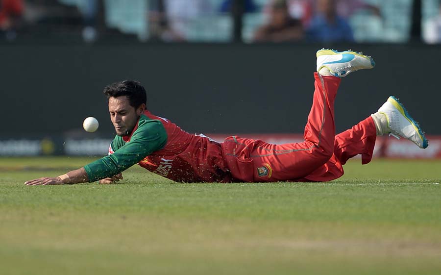 Arafat Sunny throws himself to stop the ball during the World T20 2016 Group 2 match between Bangladesh and Pakistan at Kolkata on Wednesday.