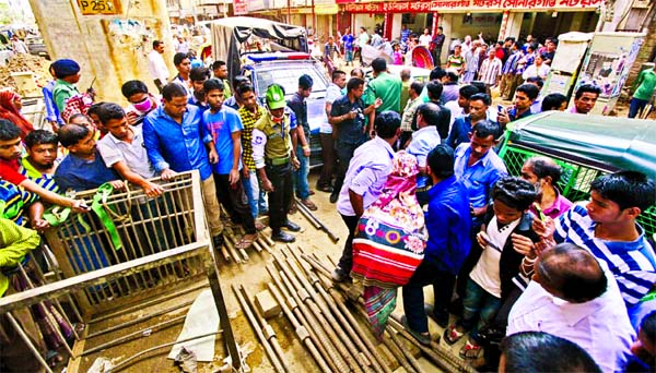 A construction worker died after an iron rod fell on him from above at the Maghbazar flyover construction site in front of the Daily Janakantha Bhaban on Wednesday noon.