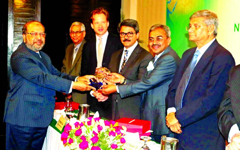Mohammad Abdul Mannan, Managing Director of Islami Bank Bangladesh Limited, receiving a gold medal from State Minister for Foreign Affairs Md. Shahriar Alam MP for outstanding contribution to the foreign remittance services of Bangladesh at alocal hotel o