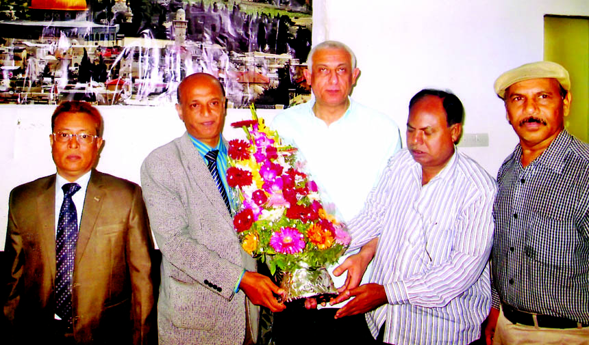 Palestine Repatriated Freedom Fighter Sangsad, Bangladesh led by its Chairman Ziaul Kabir Dulu greeted newly appointed Palestinian envoy to Bangladesh Yusuf Ramadan by giving bouquet at the latter's office in the city's Gulshan on Saturday.