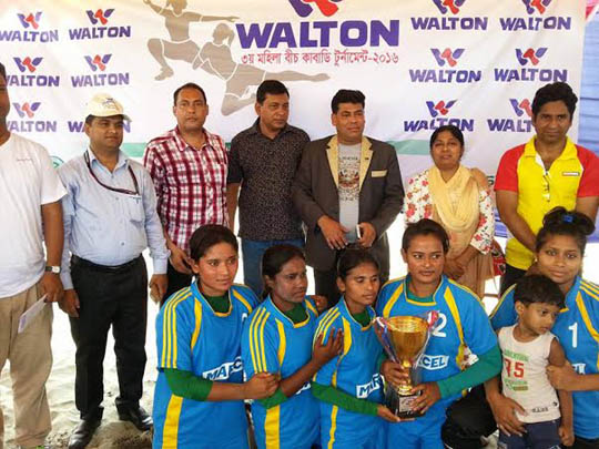 Members of Azad Sporting Club, the champions of the Walton 3rd Women's Beach Kabaddi Competition with the guests and the officials of Bangladesh Kabaddi Federation pose for a photo session at the Cox's Bazar Sea Beach on Saturday.
