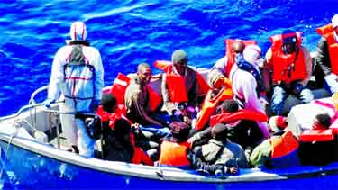 Italy's coast guard has continued to pick up migrants in trouble in the stretch of water between its southern coast and North Africa. Internet photo