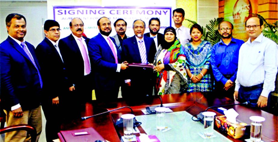 Md Iftekhar-uz-zaman, Managing Director of ICB Capital Management Limited (ICML) and Md. Rafiqul Islam, Managing Director, sign an agreement to offload IPO in the city recently.