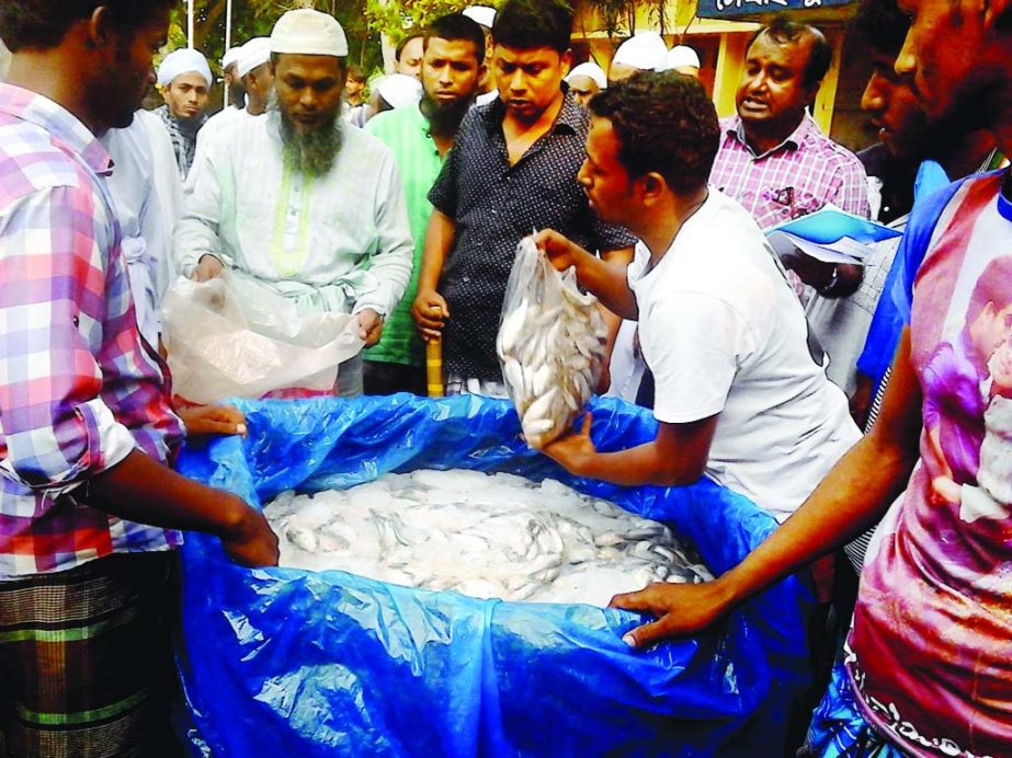 SHARIATPUR: Police and members of Fisheries Department in a joint drive seized about 2,000 kgs jatka fishes from Kodalpur Union in Gosairhat Upazila on Tuesday.