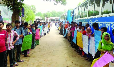 COMILLA: Students and cultural activists of Comilla University(CoU) staged a demonstration and formed a human chain at Kathaltala demanding punishment of Tonu's killers on Wednesday.
