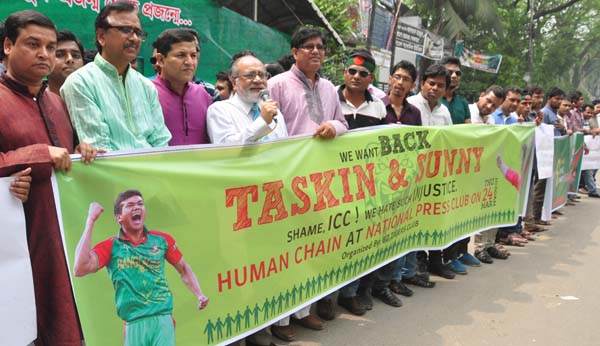 BD Tigers Club formed a human chain in front of the National Press Club on Thursday demanding the lifting of suspension of pacer Taskin Ahmed and spinner Arafat Sunny by ICC.