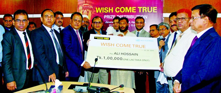 Shaikh Md. Wahid-uz-Zaman, Chairman of Janata Bank Limited handing over the cheque to the winners of 'Wish Come True' promotional programs at JBL Committee room recently. Md. Abdus Salam, CEO & MD, Hasan Iqbal, DMD, Mohammad Fakrul Alam, GM, Western Uni