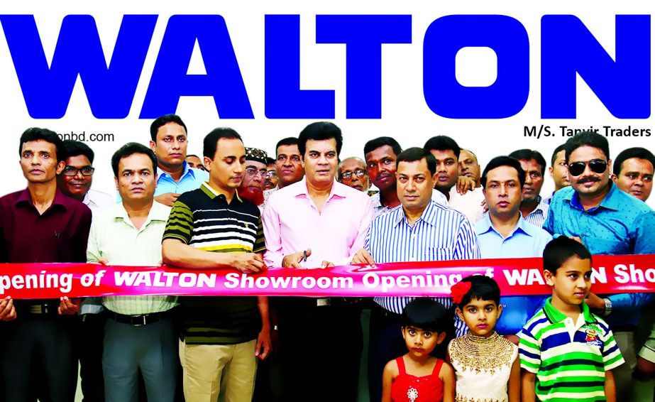 Walton Brand Ambassador & film actor Ilias Kanchan inaugurated an exclusive showroom of the company at Bagherpara, Jessore. Md. Humayun Kabir, Executive Director, PR & Media, Md. Rayhan, Deputy Operative Director, Marketing, Walton. Md. Ashek Hasan, Upazi