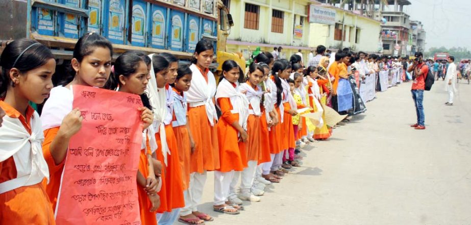 Students of different educational institutes formed a human chain on Dhaka - Chittagong Highway protesting killing of Tonu on Monday.