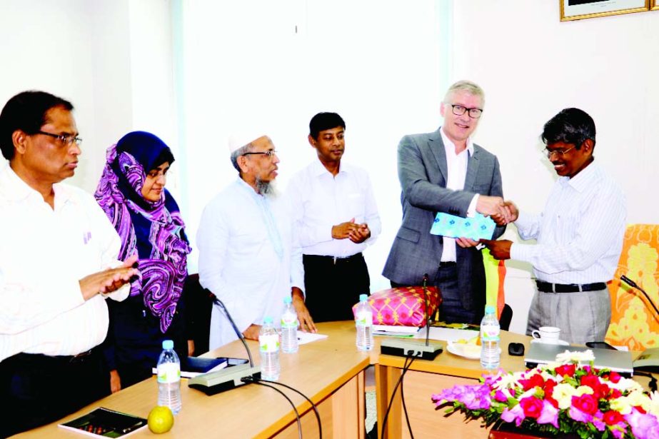 GAZIPUR: Director General of IRRI Dr Mathew Morell exchanging views with the BRRI officials and scientists in Gazipur on Wednesday.