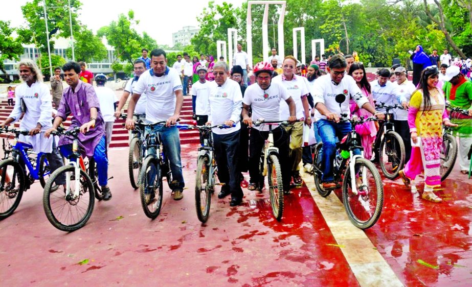 Bangladesh Cycle Lane Bastobayon Parishad staged a rally in front of Central Shaheed Minar in city marking the Cycle Lane Day on Friday.