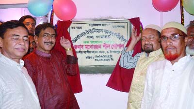 DINAJPUR: Monoranjan Sheel Gopal MP inaugurating a party office of Awami League at Bhognagar Union in Birganj Upazila on Saturday.