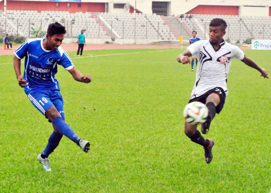 A scene from the football match of the KFC Independence Cup between Sheikh Russel Krira Chakra Limited and Arambagh Krira Sangha at the Bangabandhu National Stadium on Tuesday. Sheikh Russel won the match 2-1.