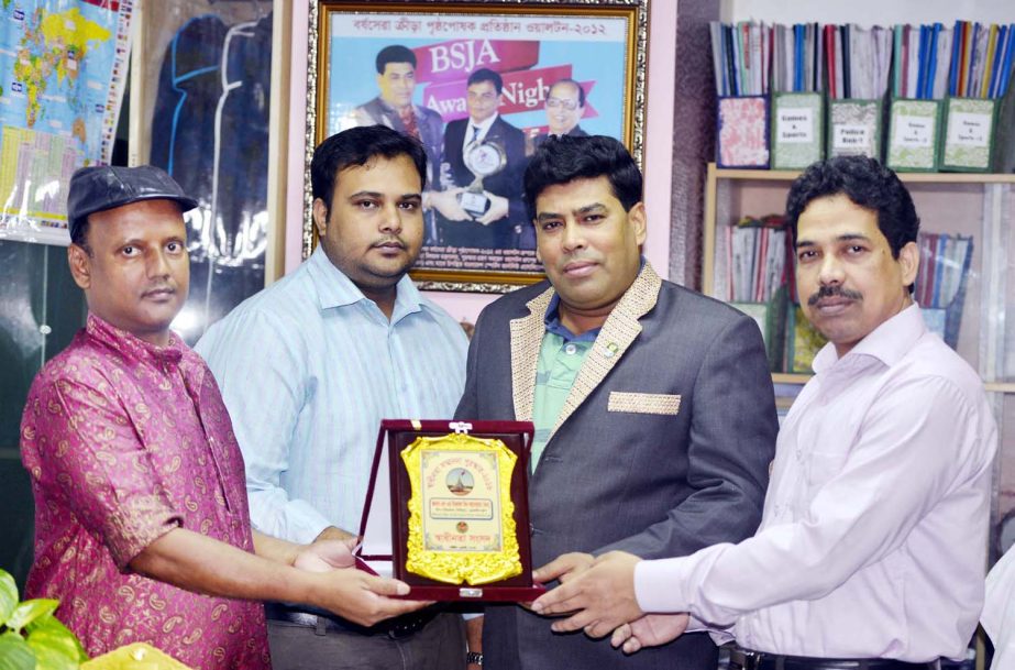 General Secretary of Swadhinata Sangsad Shahed Chowdhury accords a reception to Senior Additional Director of Walton Group FM Iqbal Bin Anwar Dawn at the Walton's Motijheel office on Wednesday. Dawn was given the Swadhinata Sangsad Award for his contribu