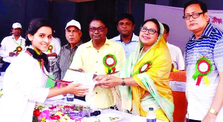 RANGPUR: State Minister for Women and Children's Affair Meher Afroz Chumki distributing prizes among winners of annual sports competition at Rangpur Lions School and College in Rangpur as Chief Guest on Wednesday.