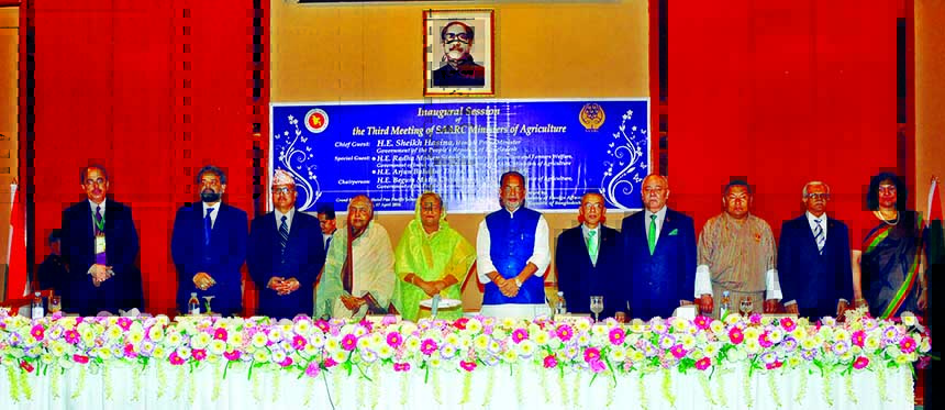 Prime Minister Sheikh Hasina poses for photograph with visiting SAARC agriculture ministers at Sonargaon Hotel in the city on Thursday. BSS photo