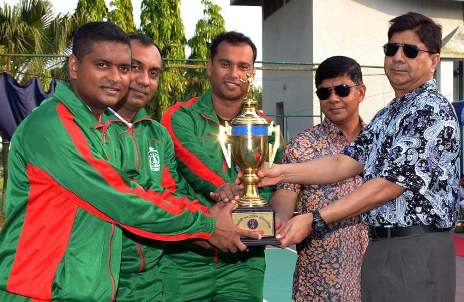 Assistant Chief of Air Staff (Operations & Training) Air Vice Marshal M Naim Hassan giving away champion trophy to BAF Base Bashar team, who won the title of BAF Inter-Base Lawn Tennis Competition at BAF Base Zahurul Haque, Chittagong on Thursday.