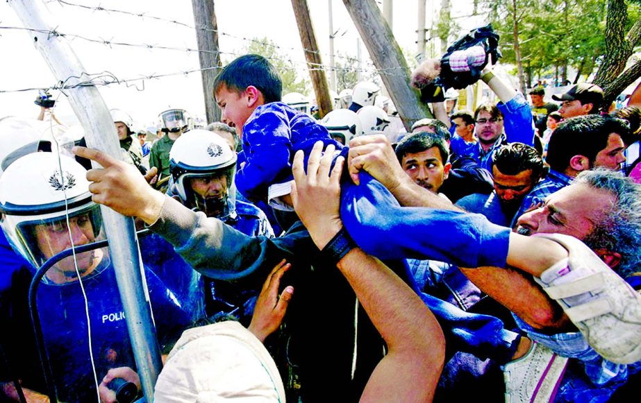 Migrants clash with Greek police during a protest against the closed border with Macedonia, at the northern Greek border point of Idomeni.