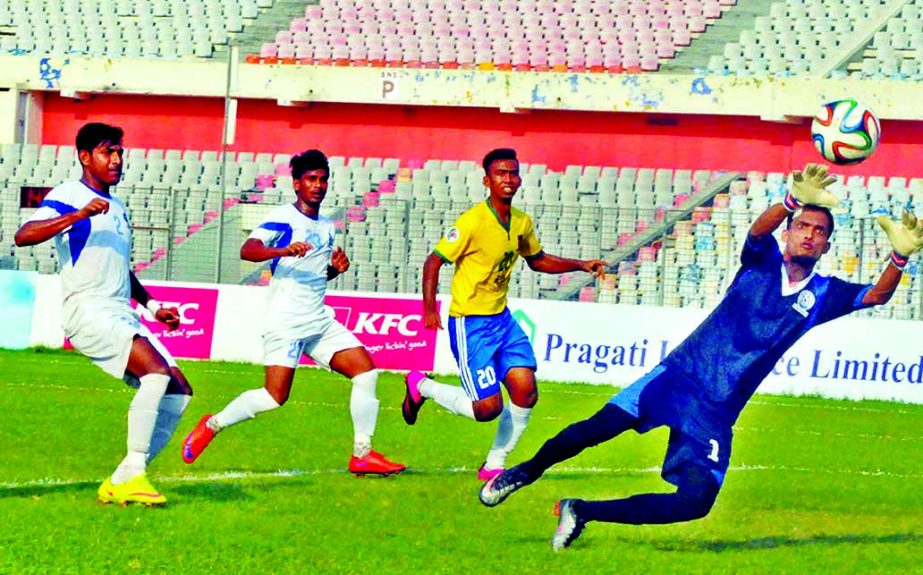 An action from the football match of the KFC Independence Cup between Sheikh Jamal Dhanmondi Club Limited and Uttar Baridhara Club at the Bangabandhu National Stadium on Saturday. Sheikh Jamal won the match 1-0.