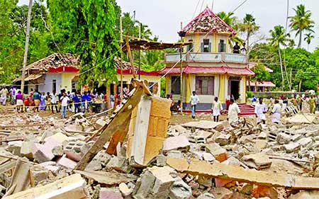 One of the 200 badly wounded victims from the explosion and fire at the Puttingal Devi Temple in Kerala. Internet photo