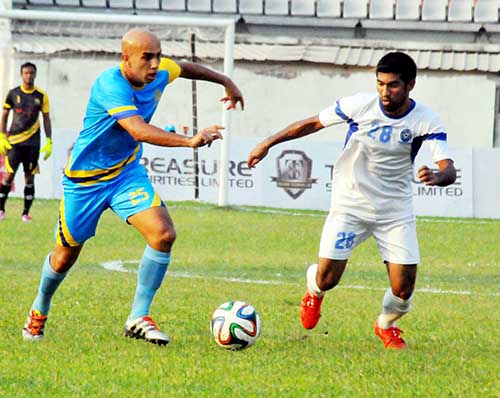 A moment of the KFC Independence Cup Football match between Chittagong Abahani Limited and Uttar Baridhara Sporting Club at the Bangabandhu National Stadium on Monday.