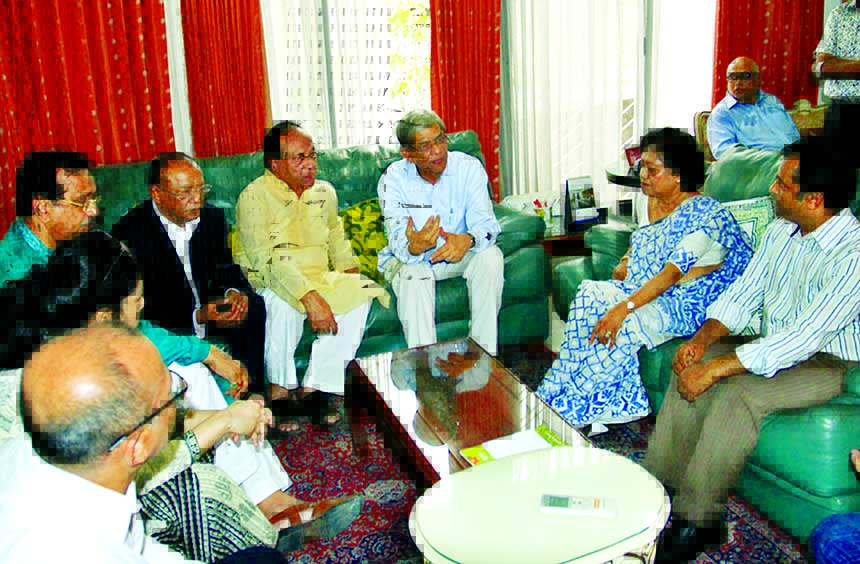 BNP leaders led by Secretary General Mirza Fakhrul Islam Alamgir met with wife of the prominent journalist Shafik Rehman at his Eskaton residence to discuss matters related to the arrest of the journalist yesterday.